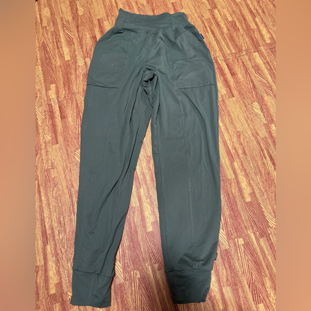REI woman’s green Joggers